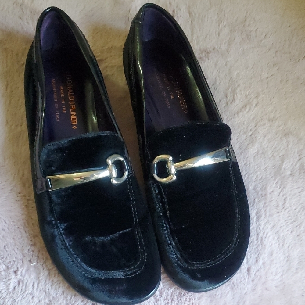 Donald J. Pliner Size 7 Black Velvet Loafers Dress Shoes Classic Slip-On